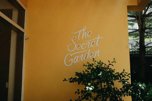 ซีเคร็ทการ์เด้น (THE SECRET GARDEN CAFE)