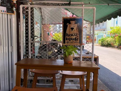 ฮาร์ดเมด คอฟฟี่ (HEART MADE COFFEE AND EATERY)