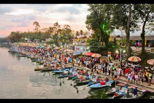 ตลาดน้ำคลองแห (KLONG HAE FLOATING MARKET)